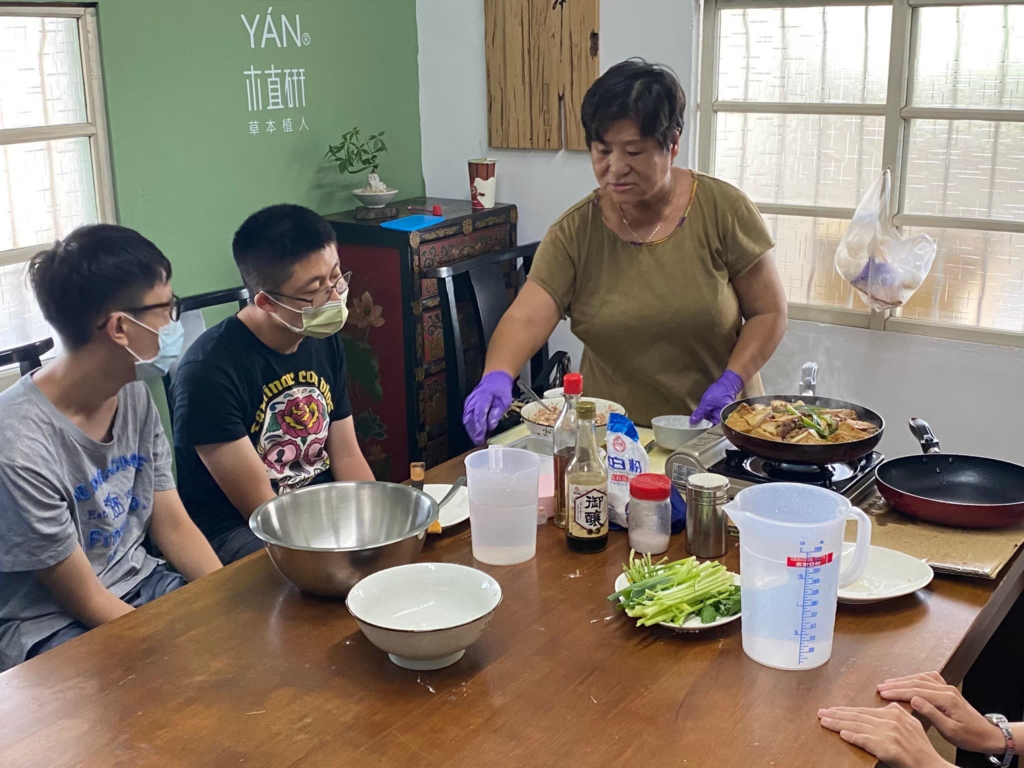 眷村廚房-豆腐鑲肉製作